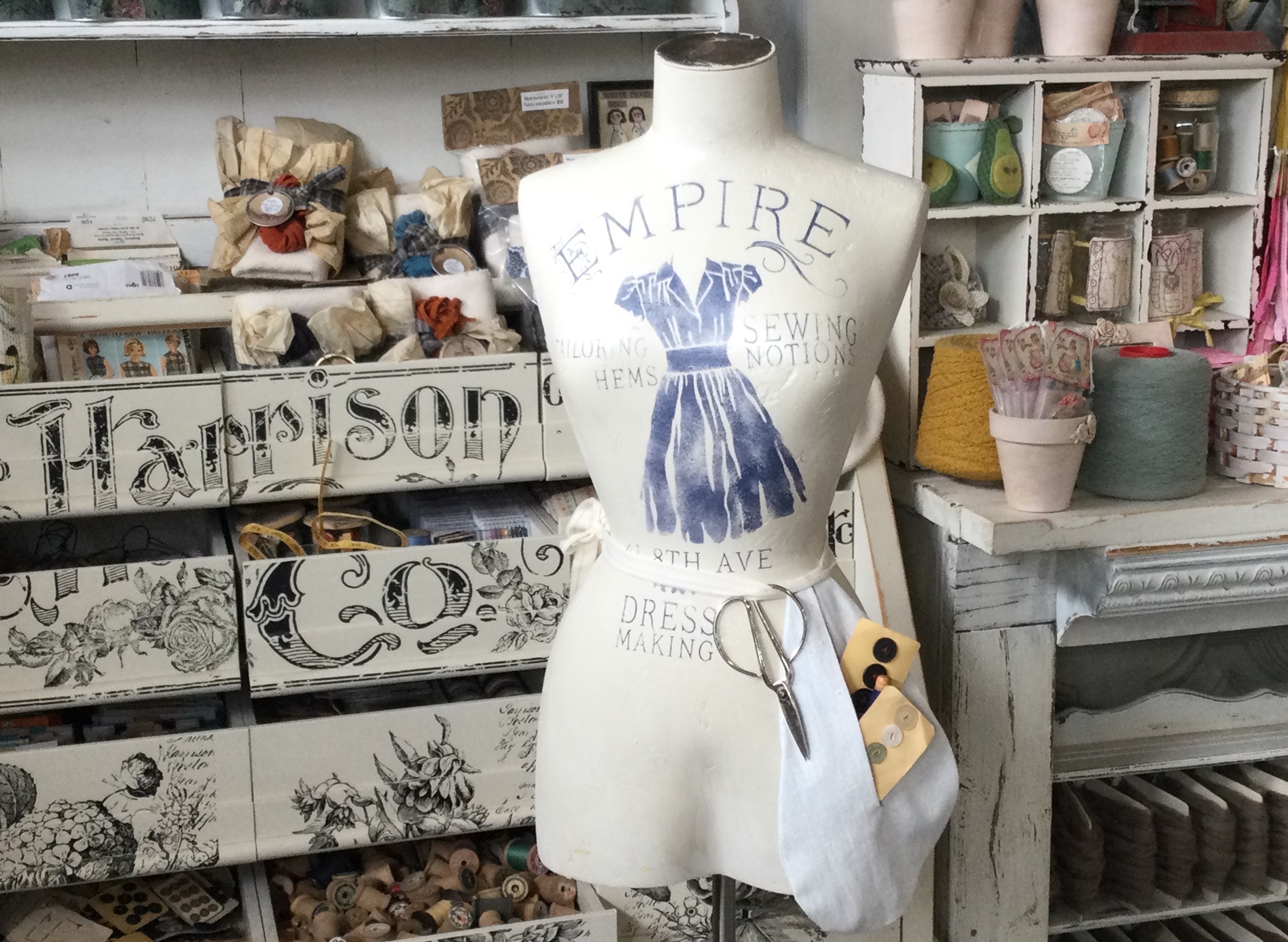 Stenciling a Curvy Lady