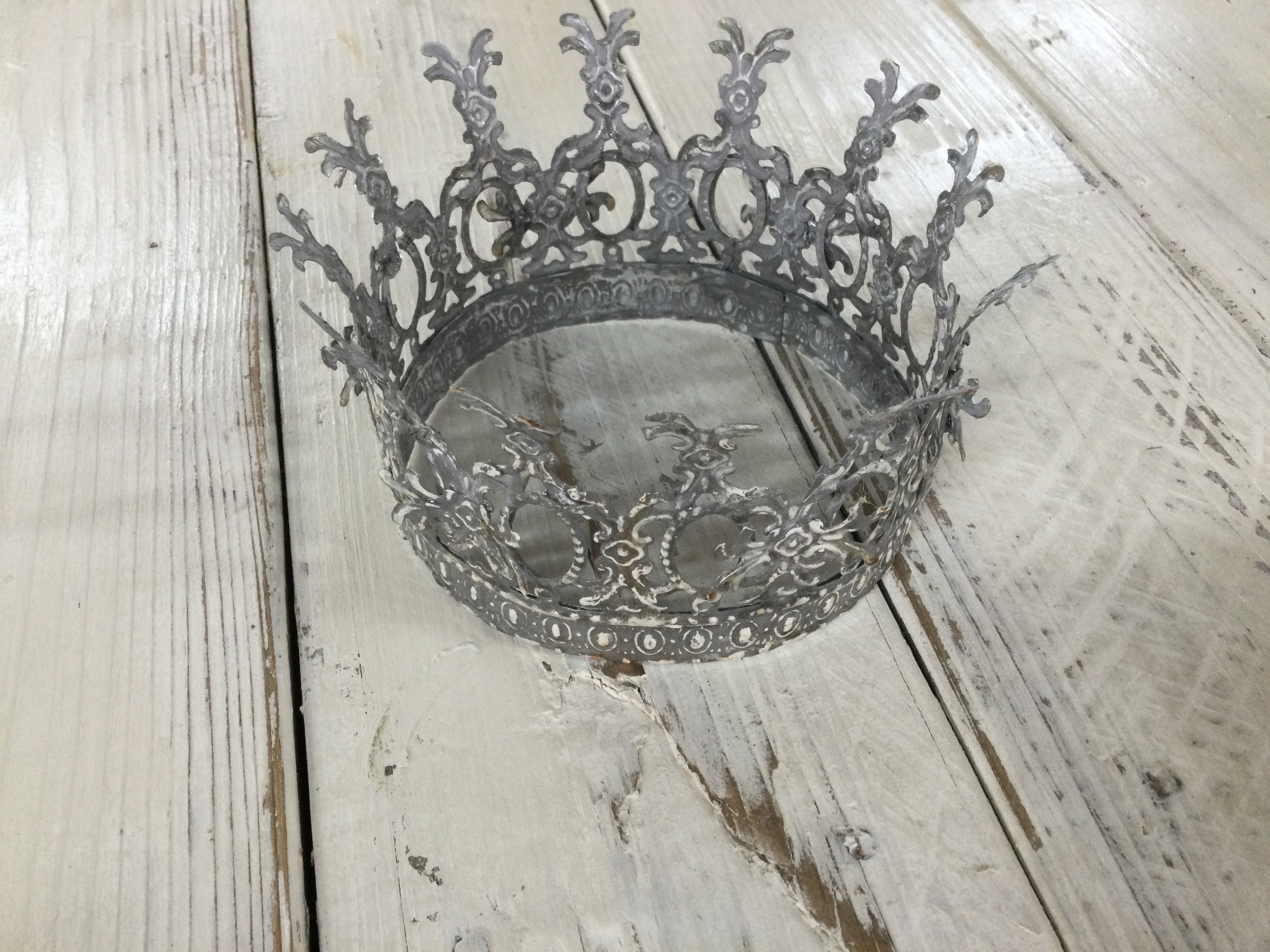 Metal Trim Crown