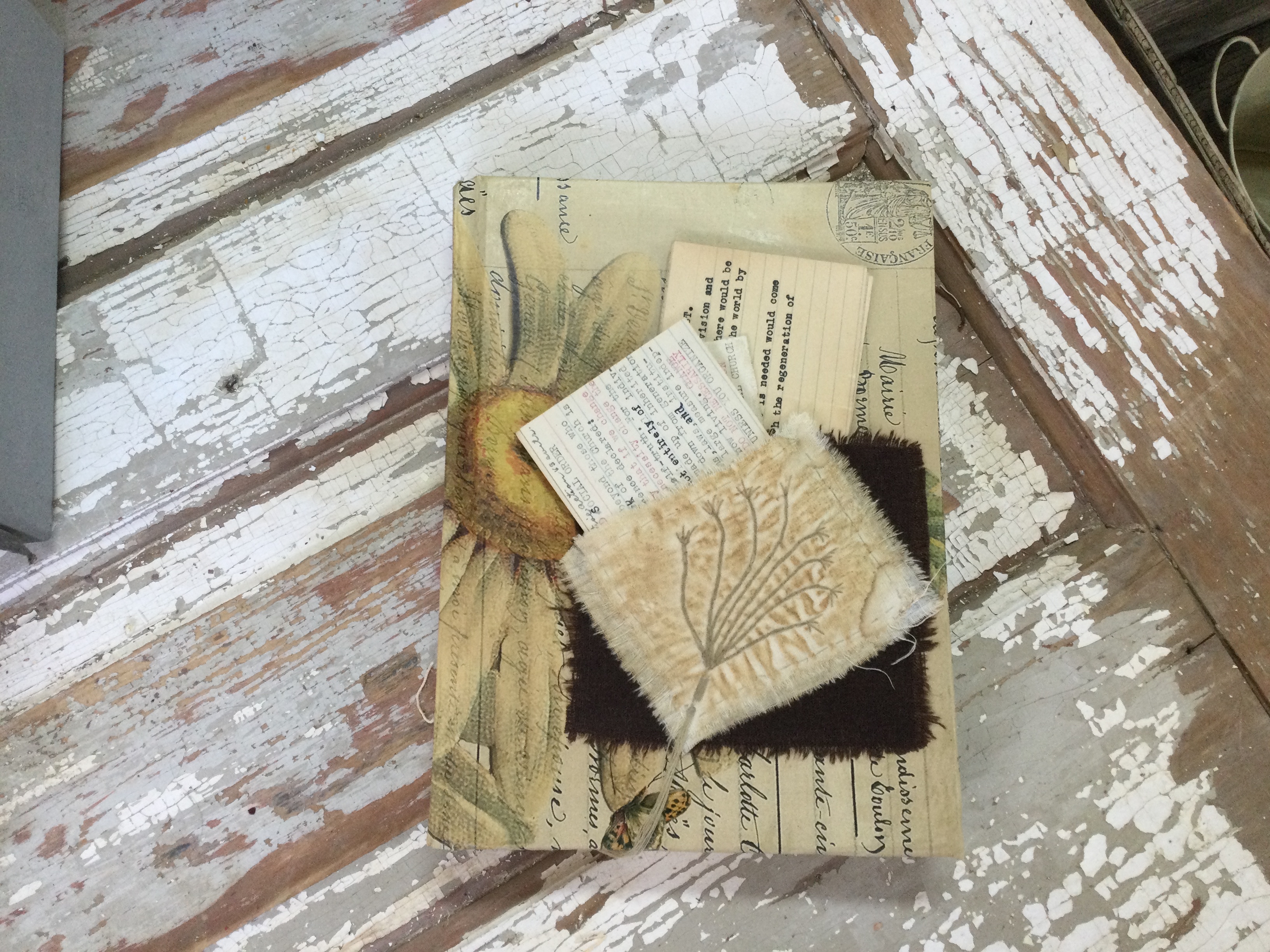 Daisy Chain Stitch Pocket